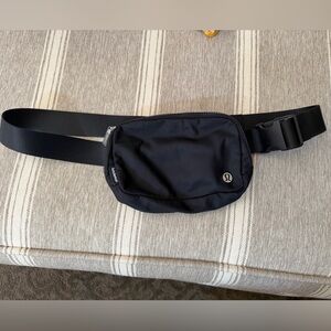 lululemon athletica Black everywhere Belt Bag 1L